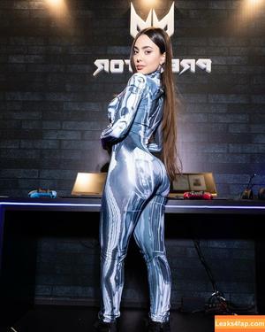 Nyvi Estephan photo #0675