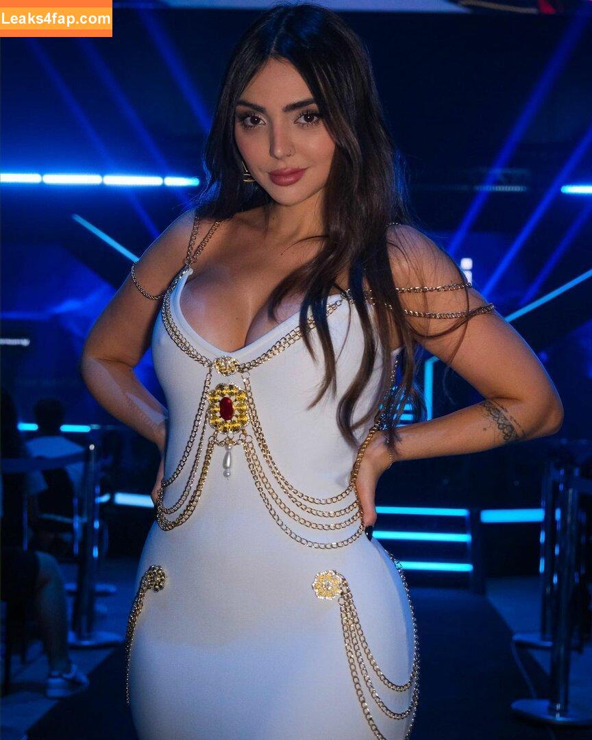 Nyvi Estephan / Discussão / nyviestephan leaked photo photo #1003