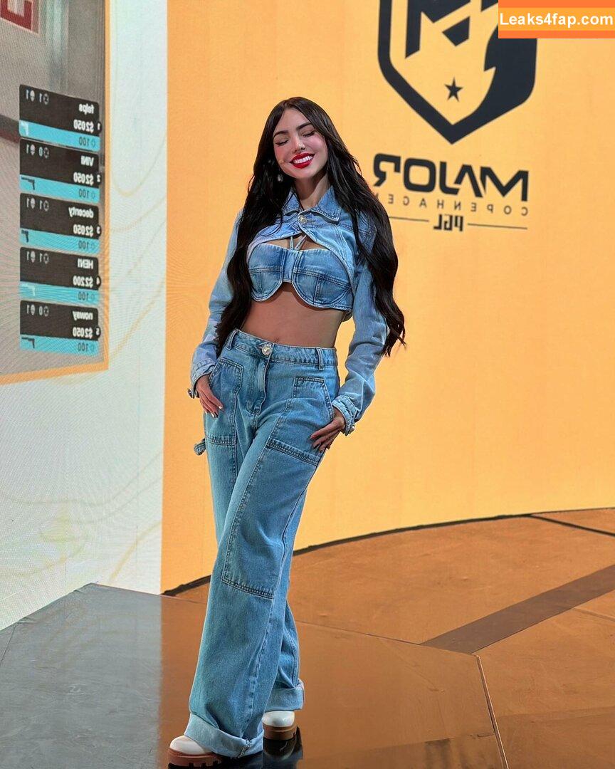 Nyvi Estephan / Discussão / nyviestephan leaked photo photo #1066