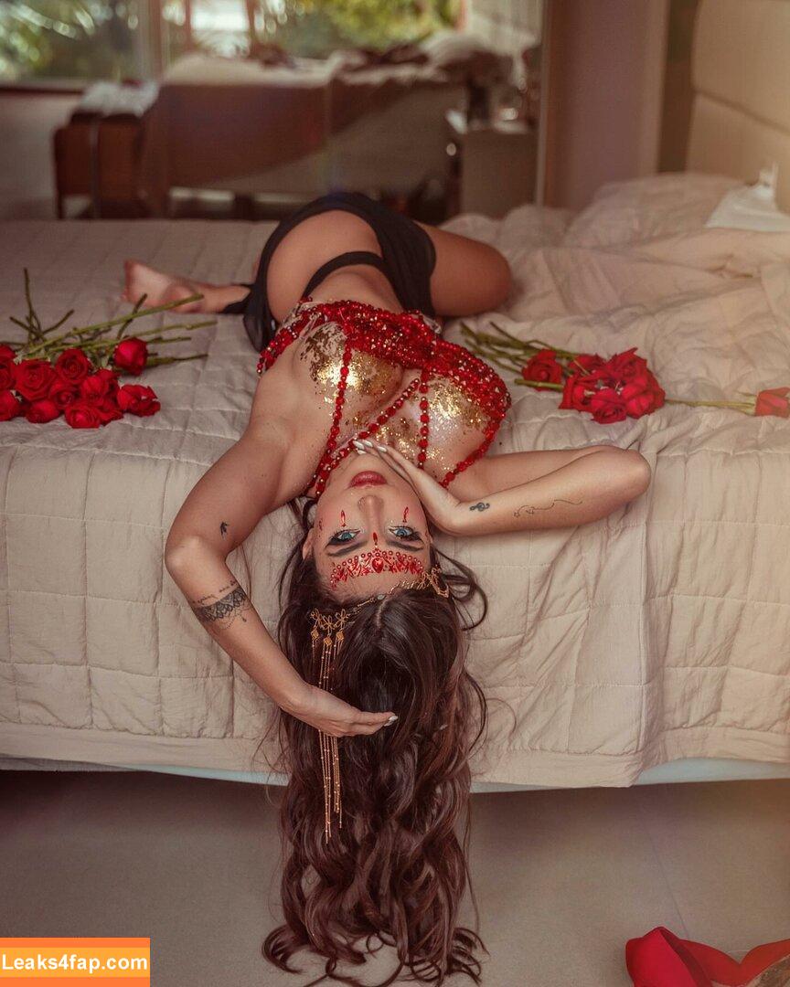 Nyvi Estephan / Discussão / nyviestephan leaked photo photo #1099