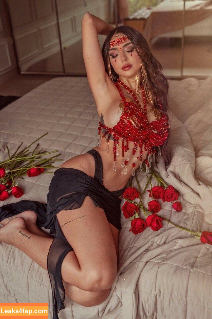 Nyvi Estephan / Discussão / nyviestephan leaked photo photo #1131