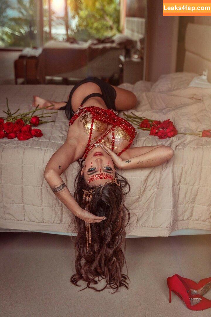 Nyvi Estephan / Discussão / nyviestephan leaked photo photo #1132