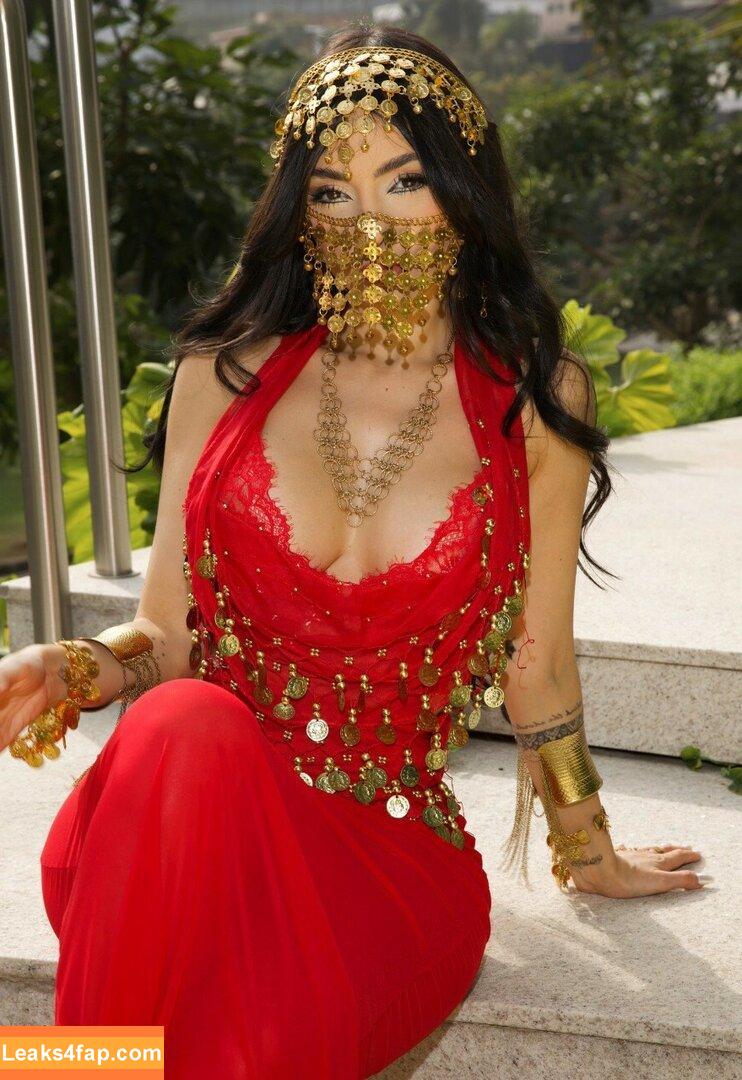 Nyvi Estephan / Discussão / nyviestephan leaked photo photo #1247