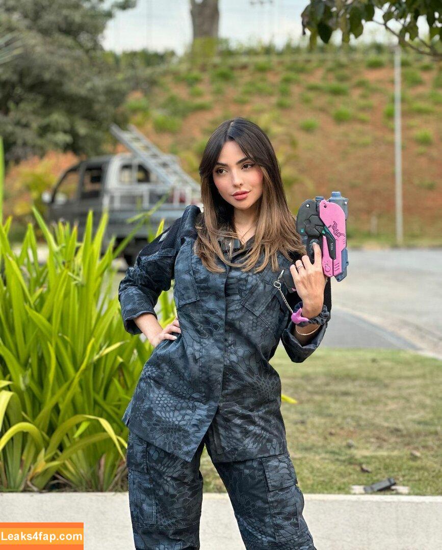 Nyvi Estephan / Discussão / nyviestephan leaked photo photo #1281