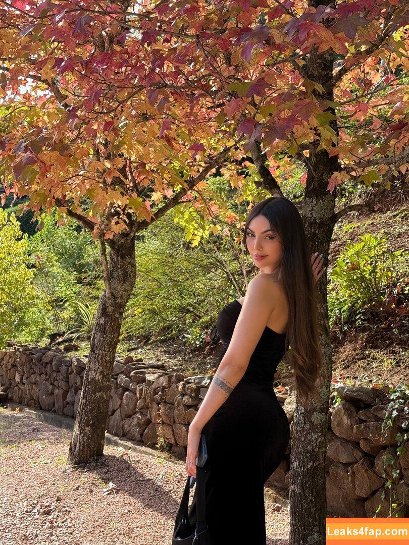 Nyvi Estephan / Discussão / nyviestephan leaked photo photo #1766