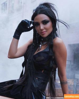 Nyvi Estephan photo #1025