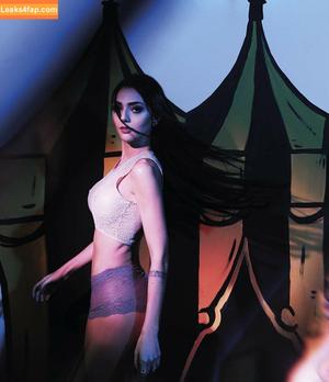 Nyvi Estephan photo #1052