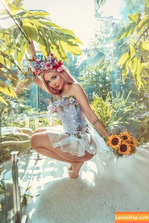 Nyvi Estephan photo #1094