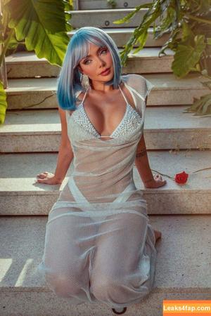 Nyvi Estephan photo #1110