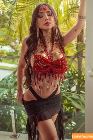 Nyvi Estephan photo #1124