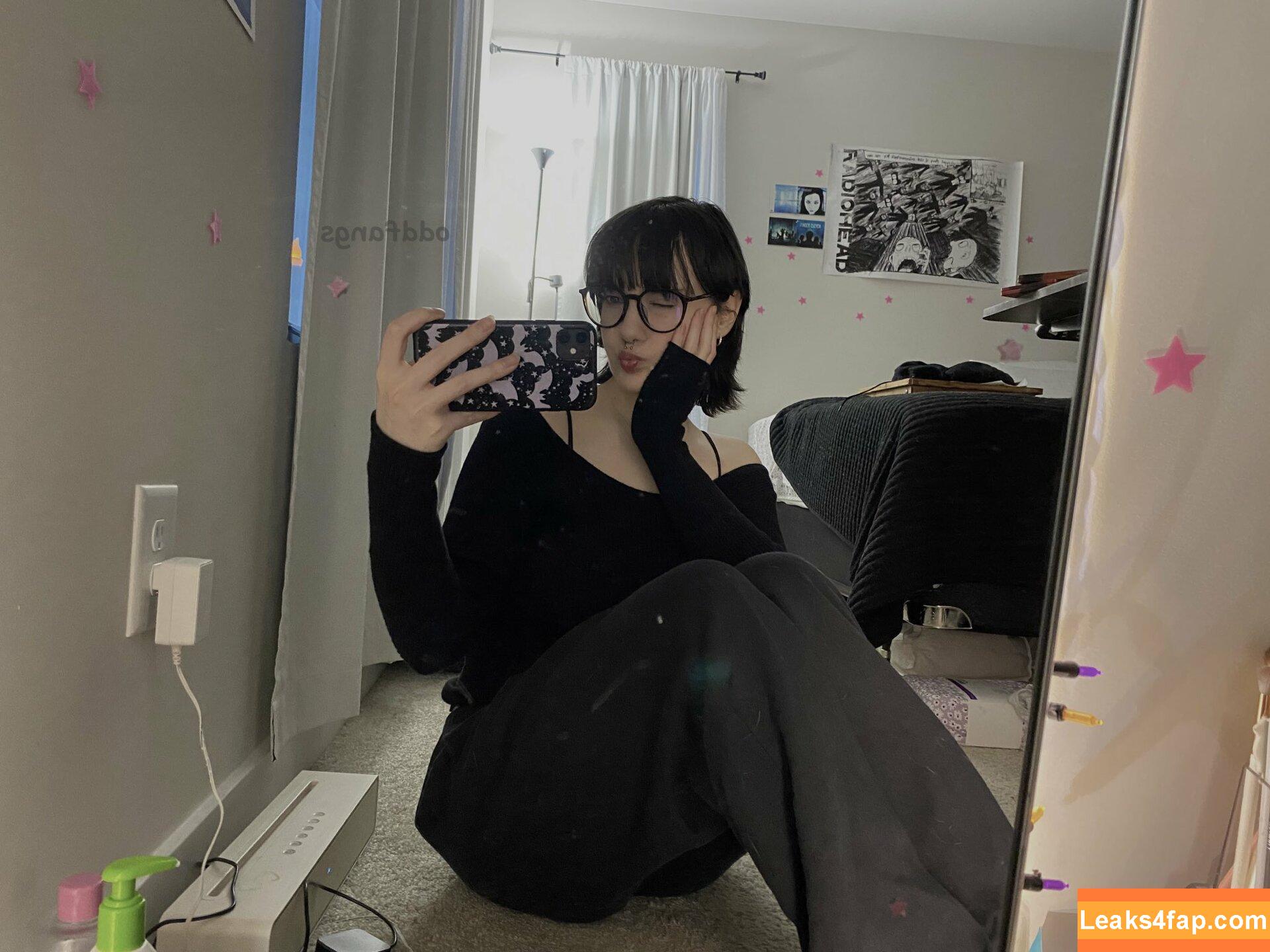 oddfangs / itsonlyfangs / oddfellowstv leaked photo photo #0005