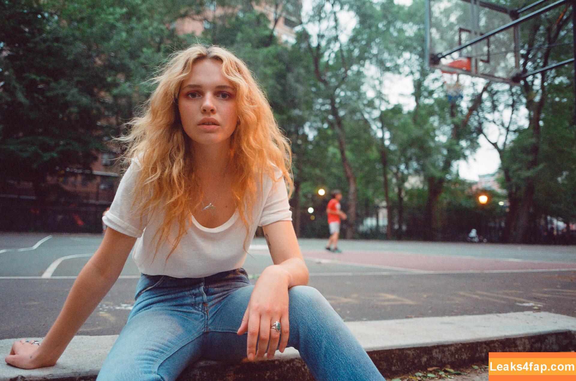 Odessa Young / ohthatsodessa leaked photo photo #0027