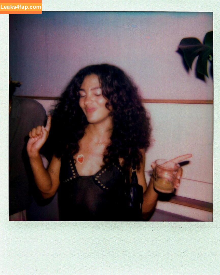 Olivia Dean / oliviadeano leaked photo photo #0017