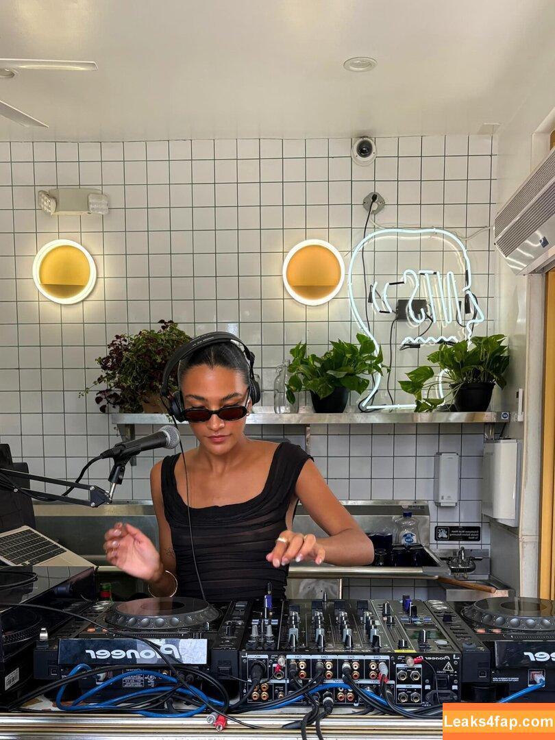 Olivia Dean / oliviadeano leaked photo photo #0025