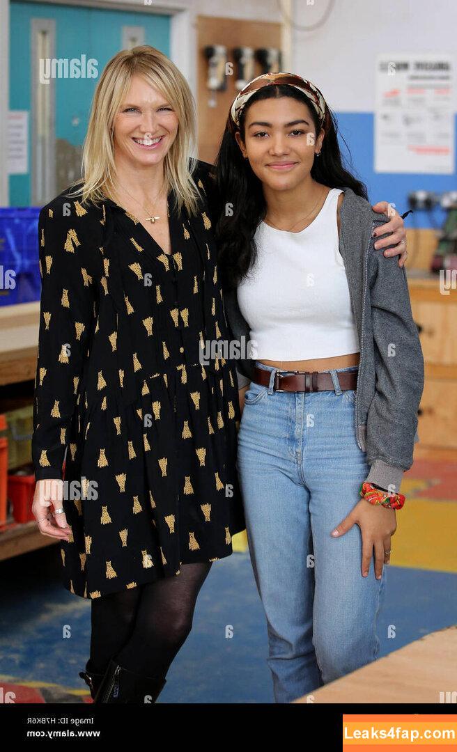 Olivia Dean / oliviadeano leaked photo photo #0033