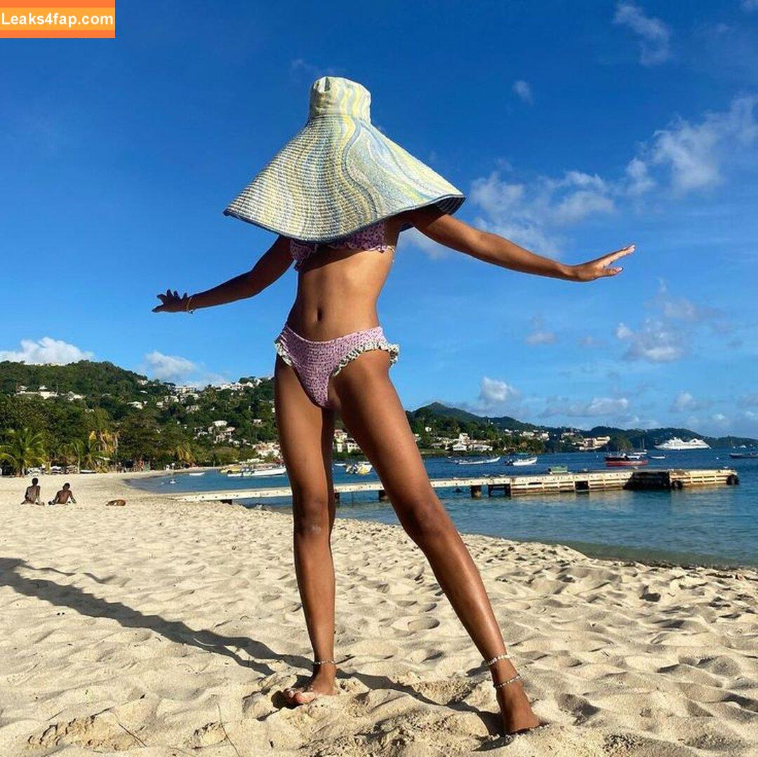 Olivia Dean / oliviadeano leaked photo photo #0038