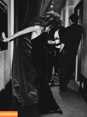 Olivia Dean photo #0013