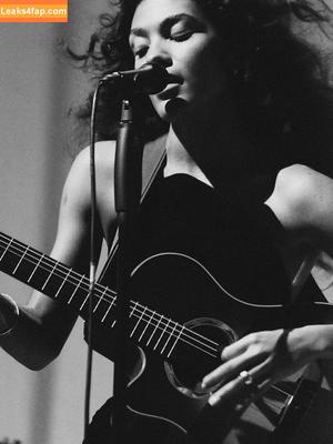 Olivia Dean photo #0014