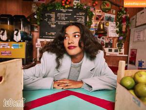 Olivia Dean photo #0036