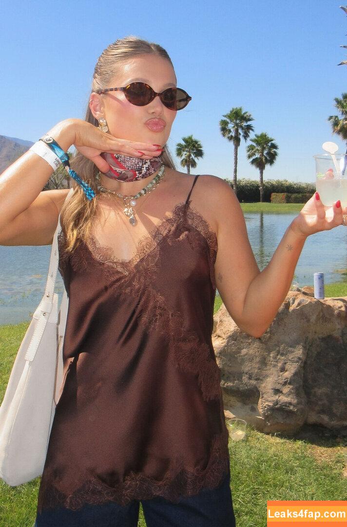 Olivia Holt / Non-Nude / Preview / https: / wcrfcure leaked photo photo #0701