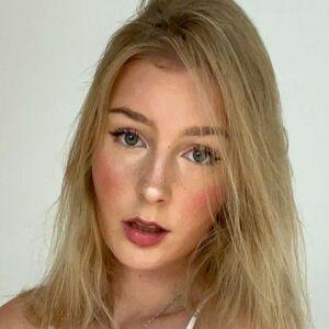 Olivia Johnson фото #0005