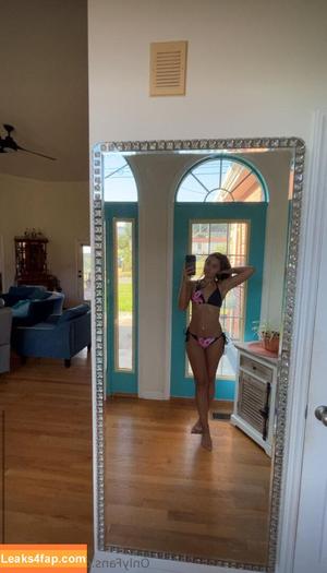 Olivia Jones photo #0041