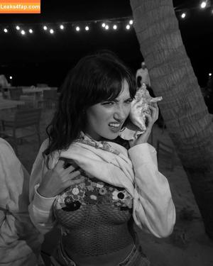 Olivia OBrien photo #0112