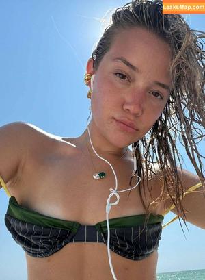 Olivia Ponton photo #1994