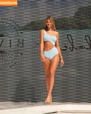 Olivia Wallace photo #0026