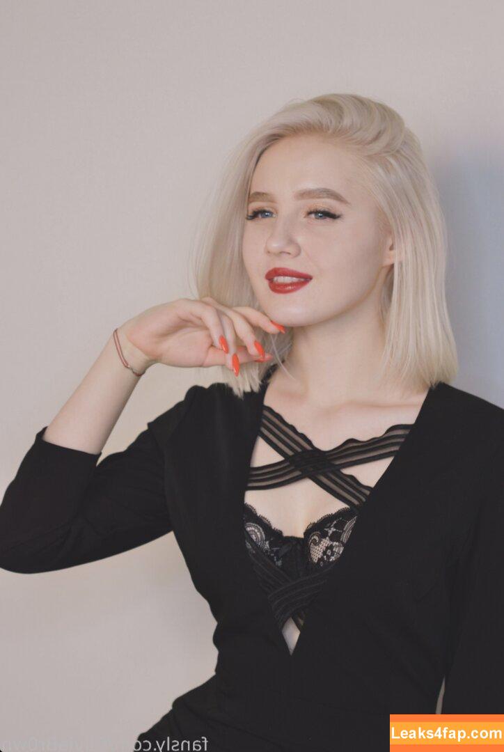 Oliviabr0wn leaked photo photo #0025