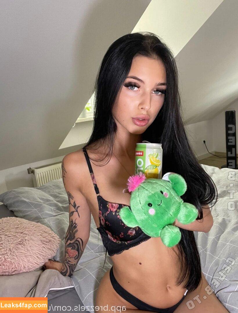 Oliviaelika / olaivia_ leaked photo photo #0015