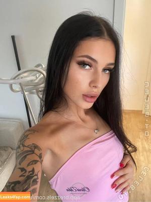 Oliviaelika photo #0016