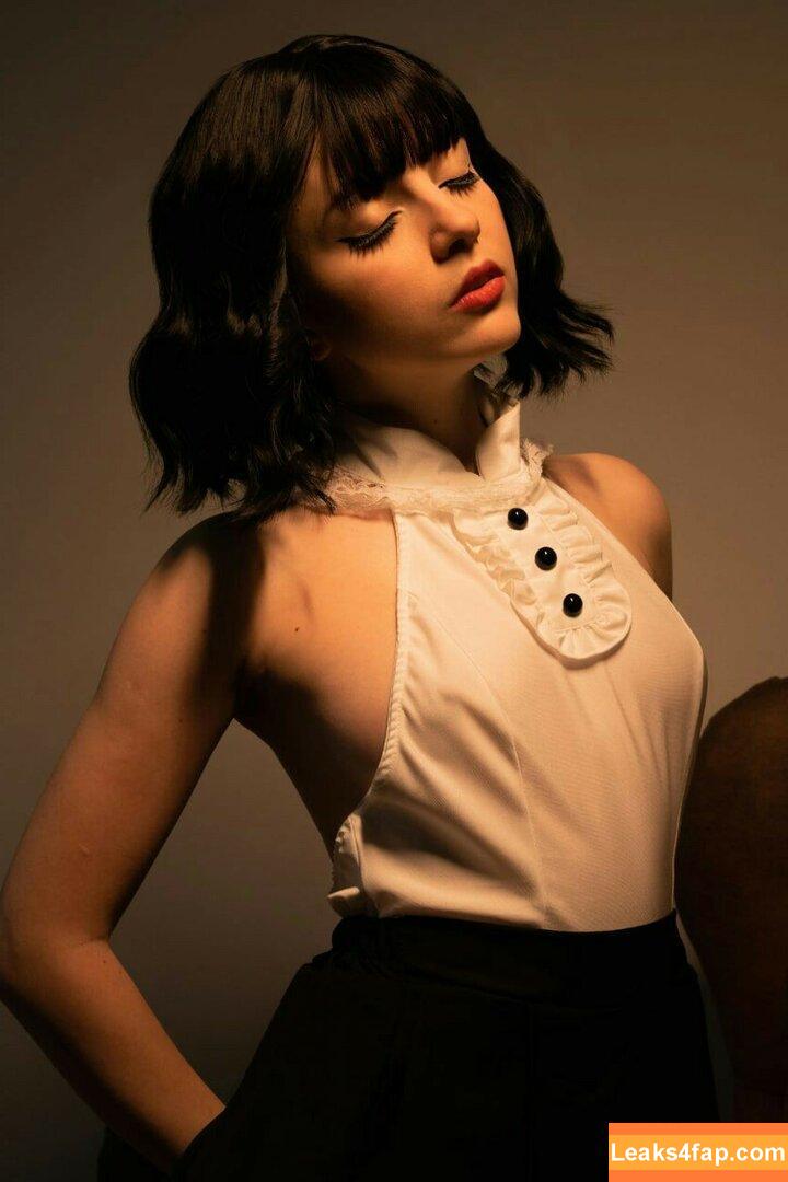 Olyashaa / deepfake / olyashaa_official / olyashaasaxon слитое фото фото #0009