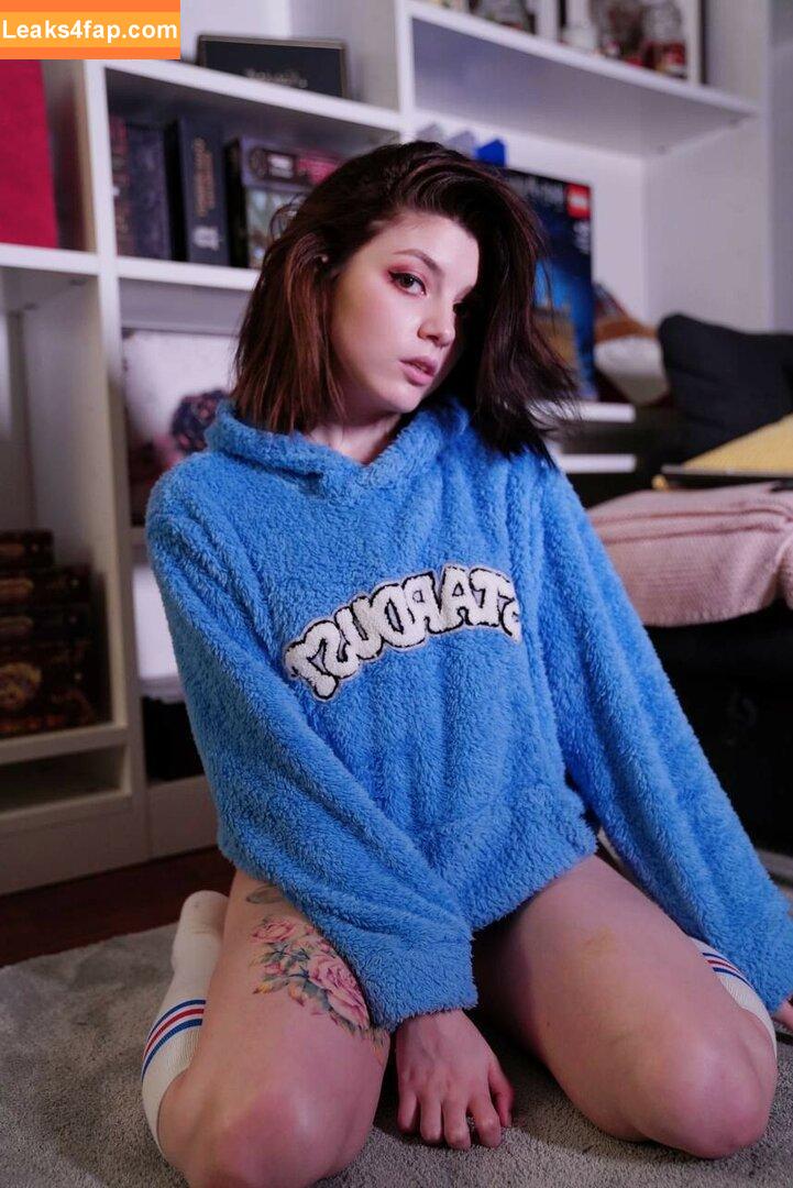 Olyashaa / deepfake / olyashaa_official / olyashaasaxon слитое фото фото #0064