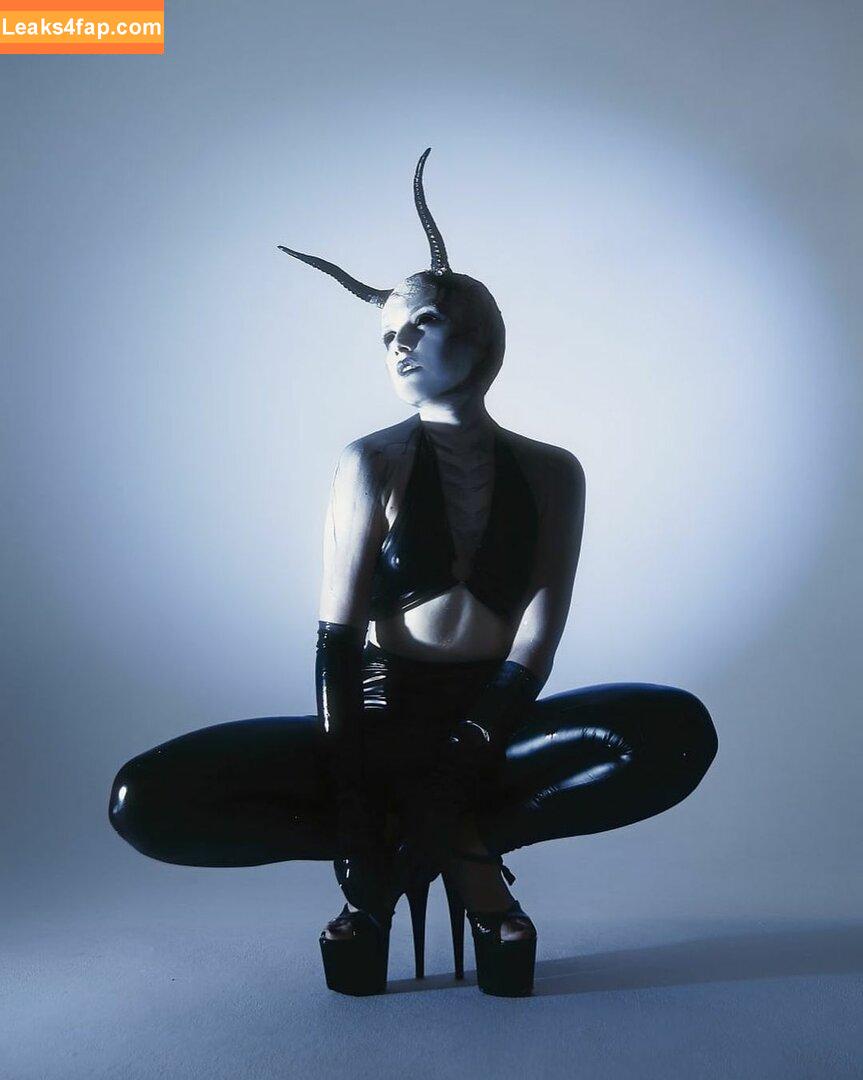 Olyashaa / deepfake / olyashaa_official / olyashaasaxon слитое фото фото #0257