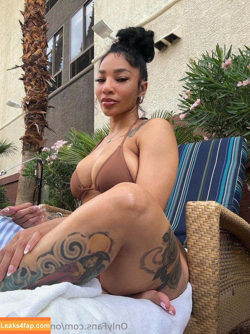 omgitsqueen / omg.its.queen leaked photo photo #0051