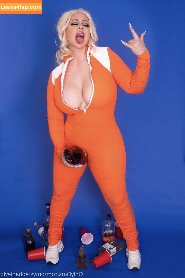omystephanievip / omgstephaniie leaked photo photo #0020
