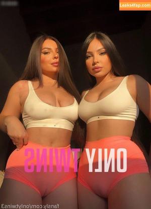 Only Twins Hillary & Lesly photo #0253