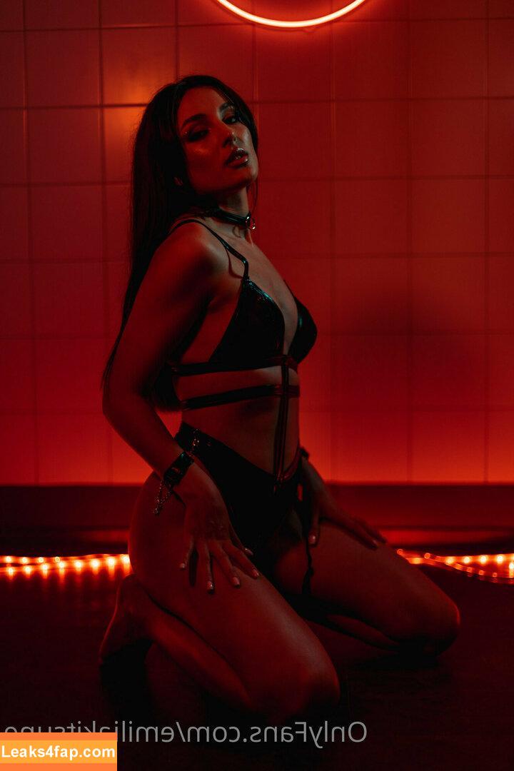 onlyemiliaa / Emilia / Https: / emiliamagnificent / onlyemiliaaaa leaked photo photo #0016