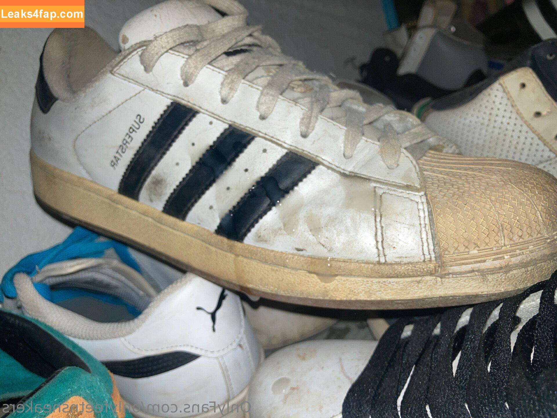 onlyfeetnsneakers /  leaked photo photo #0003