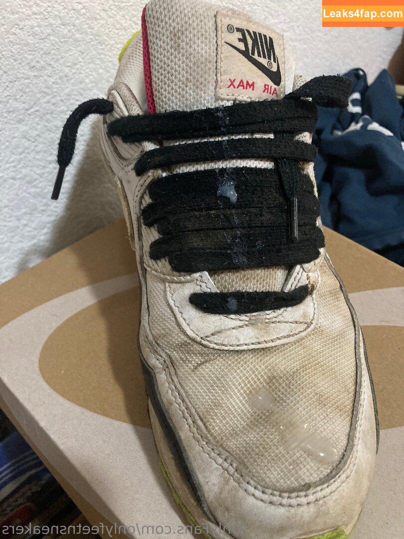 onlyfeetnsneakers /  leaked photo photo #0010