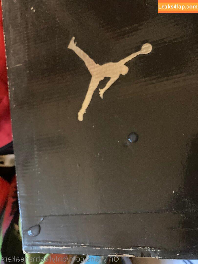 onlyfeetnsneakers /  leaked photo photo #0019