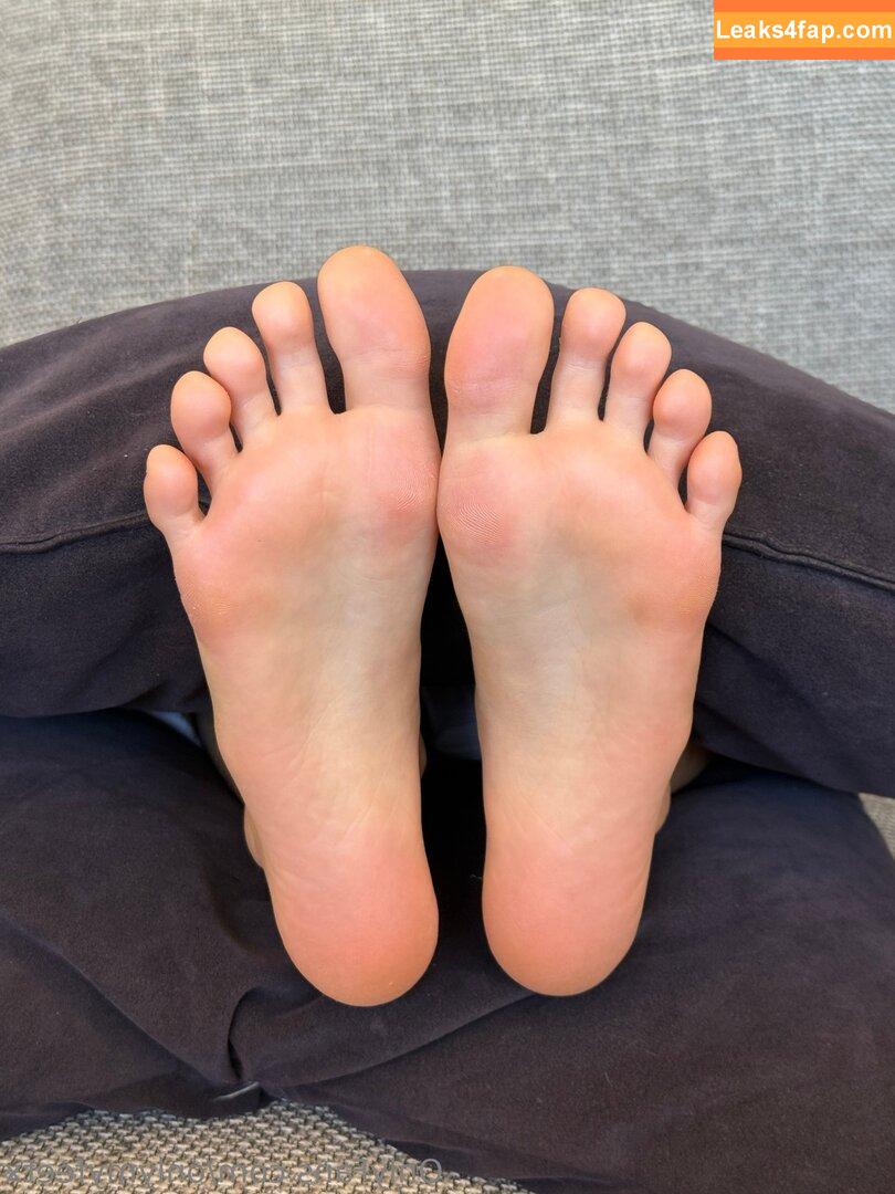 onlymyfeetx /  leaked photo photo #0001