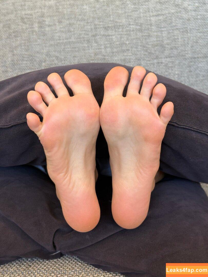 onlymyfeetx /  leaked photo photo #0002