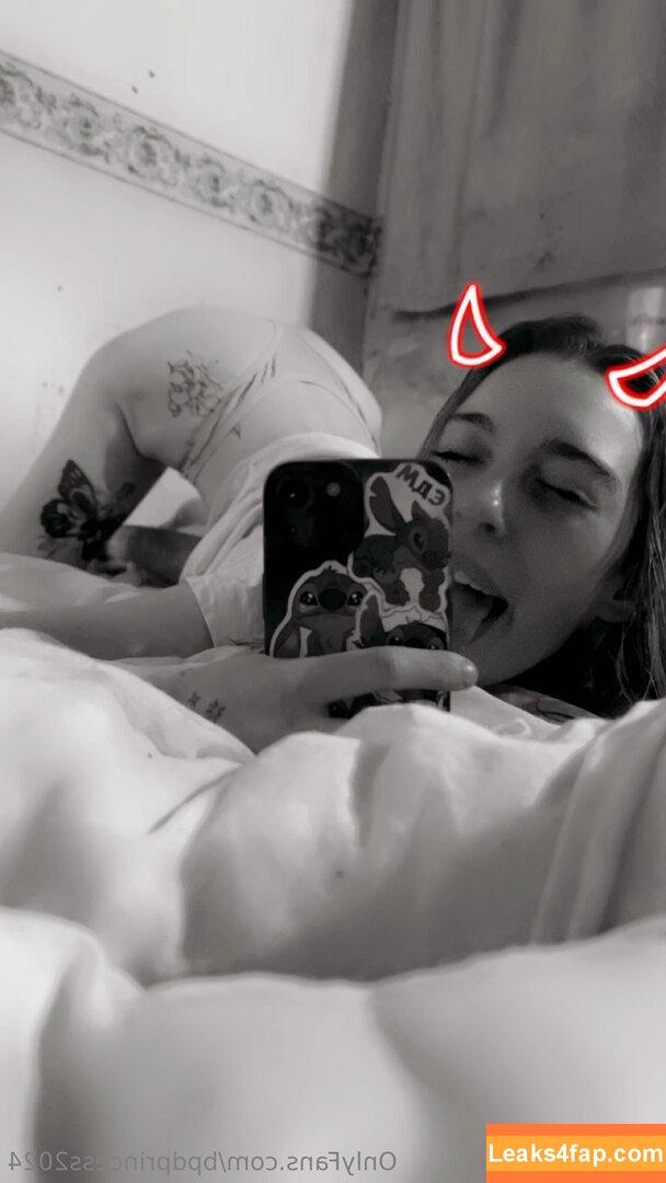 onlysmilesxox / only_smiles0 leaked photo photo #0010