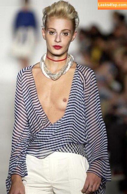 OOPS!!! International /  слитое фото фото #13943