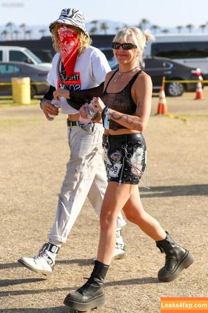 OOPS!!! International photo #14215