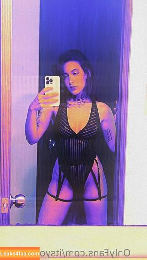 Oriana Valentine photo #0021