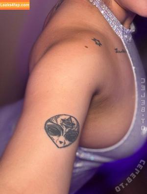 OriannaFox photo #0050