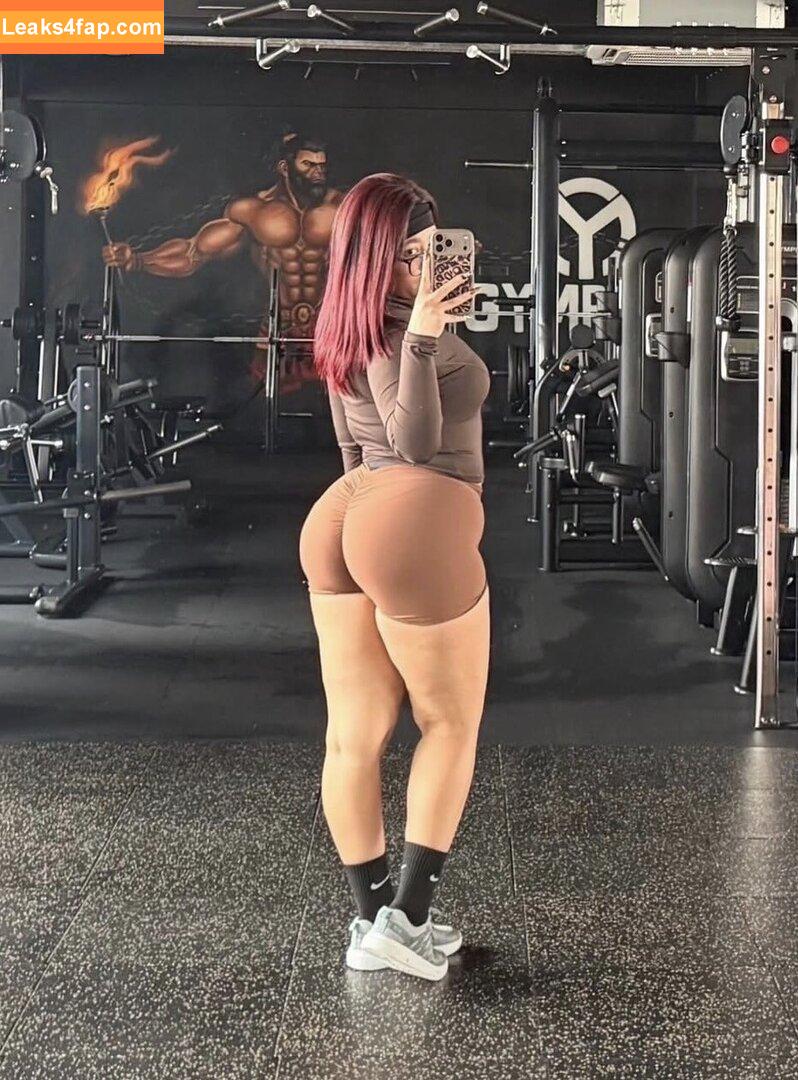 Oshika Khadka / thrift_with_oshi / youlookdeliciousssss leaked photo photo #0003